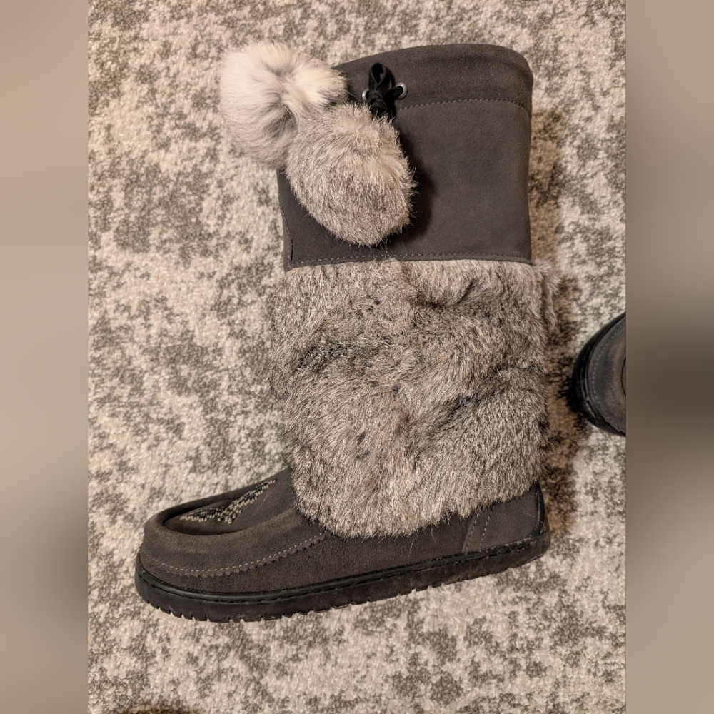 Cozy Gray Fur And Leather Winter Boots - Picture 4 of 10